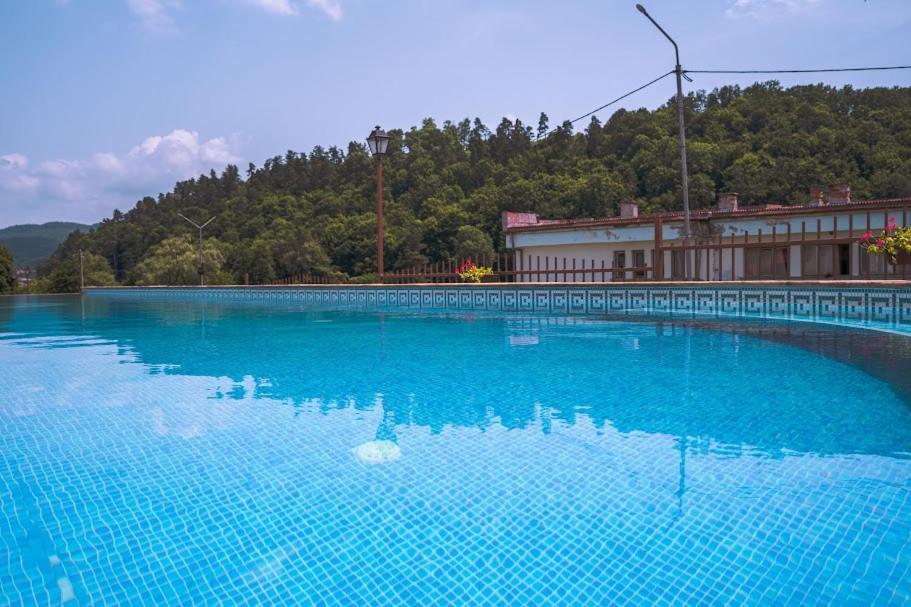 Tryavna Lake Hotel & Spa Ngoại thất bức ảnh